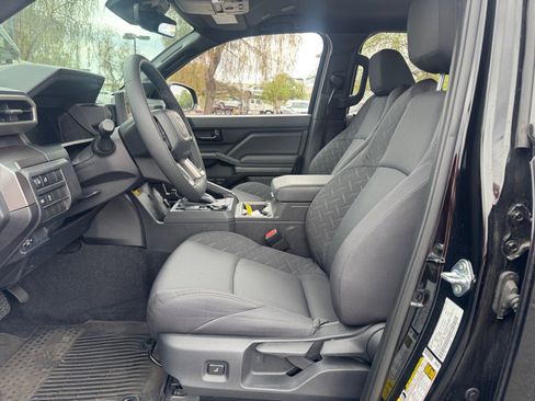 Certified 2025 Toyota Tacoma SR5 AWD/4WD image 14