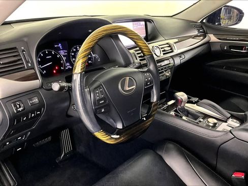 Used 2015 Lexus LS 460 w/ Comfort Package image 16