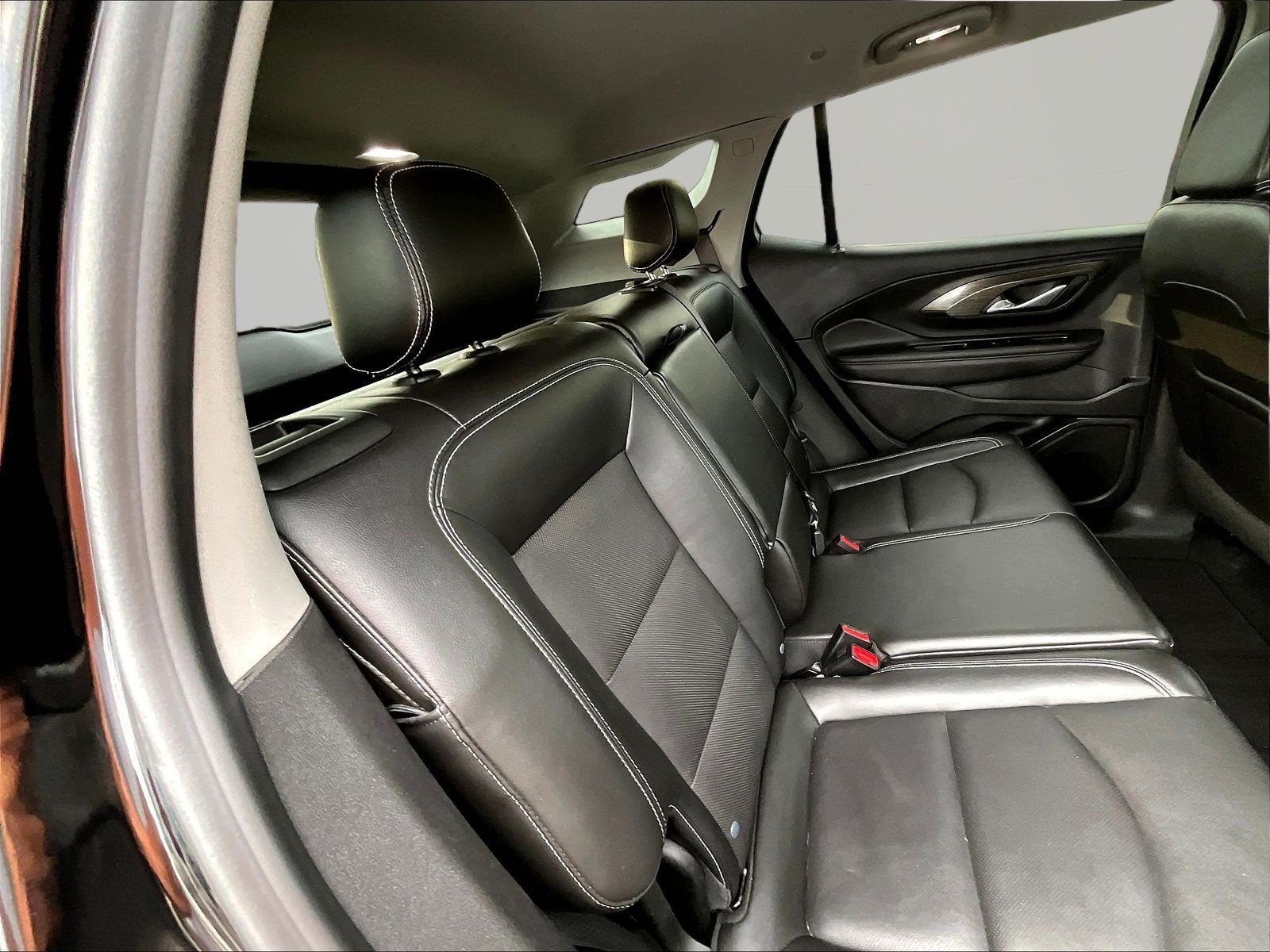 Used 2022 GMC Terrain SLT w/ LPO, 'HIT The Road' Package FWD image 24