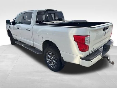 Used 2018 Nissan Titan SV w/ SV Convenience Package image 9