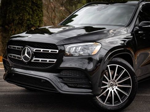 Used 2022 Mercedes-Benz GLS 450 4MATIC w/ AMG Line Exterior image 2