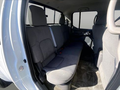 Used 2018 Nissan Frontier SV image 24