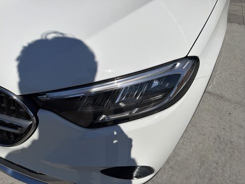 Used 2025 Mercedes-Benz GLC 300 4MATIC image 6
