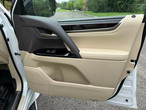 Used 2018 Lexus LX 570 4WD image 24