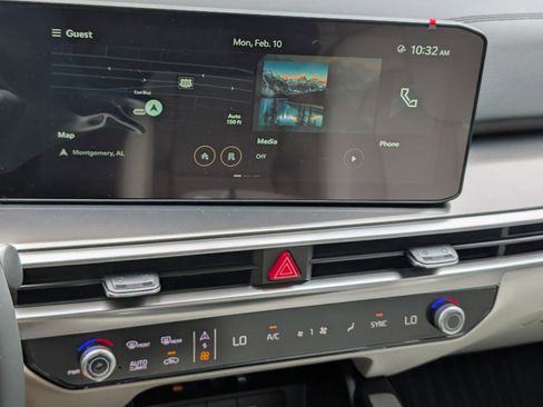 Used 2025 Kia Sorento S image 24