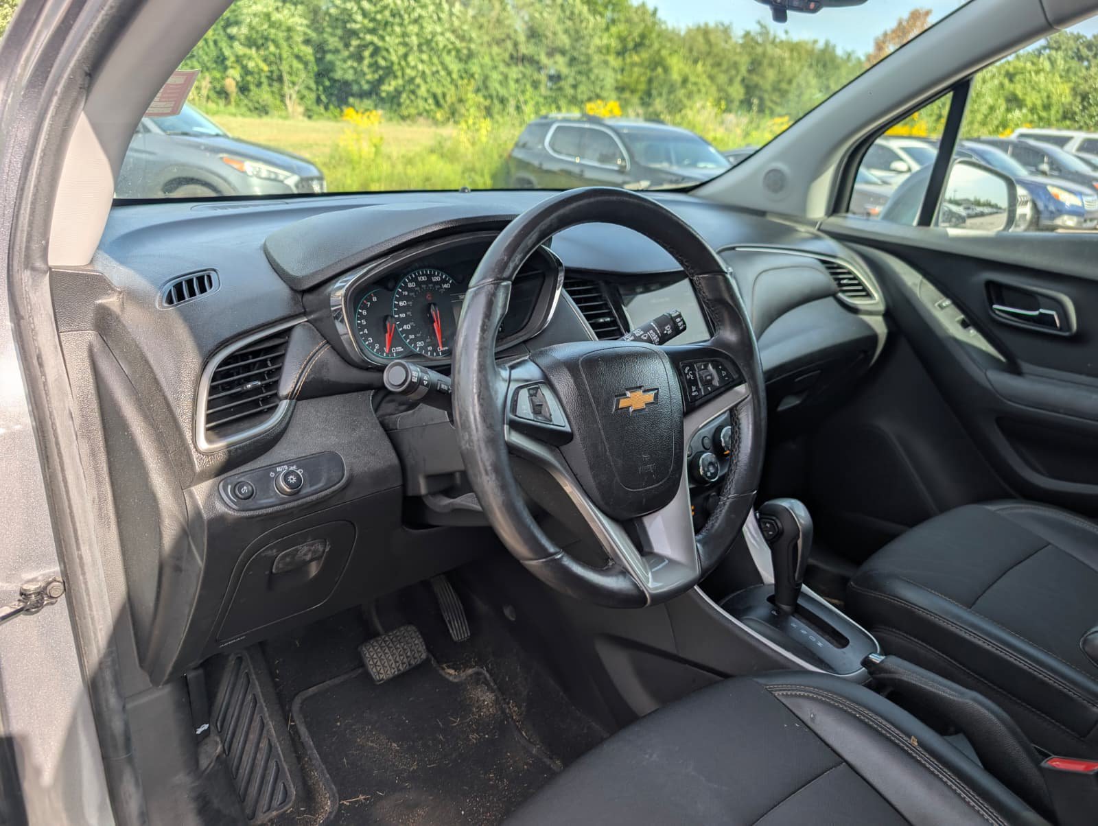 Used 2019 Chevrolet Trax LT w/ LT Convenience Package AWD/4WD image 28