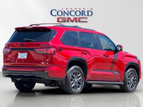 Used 2024 Toyota Sequoia Platinum AWD/4WD image 4