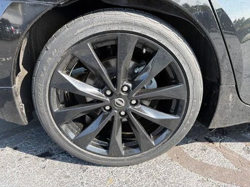 Used 2023 Nissan Maxima SR w/ Sport Mat Group FWD image 15