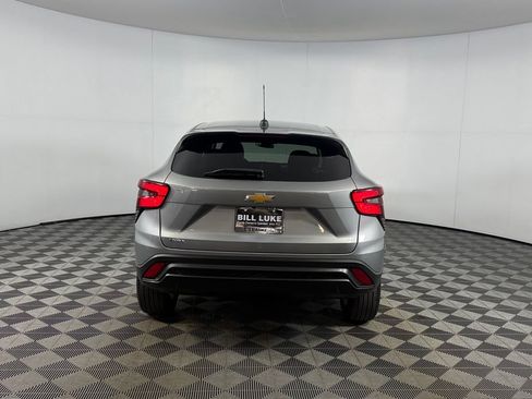 Used 2024 Chevrolet Trax LS w/ LS Convenience Package FWD image 8