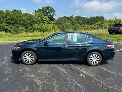 Used 2019 Toyota Camry LE FWD image 6