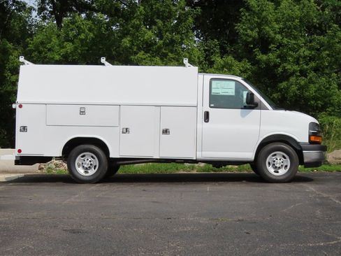 New 2025 Chevrolet Express 3500 w/ Power Convenience Package image 2