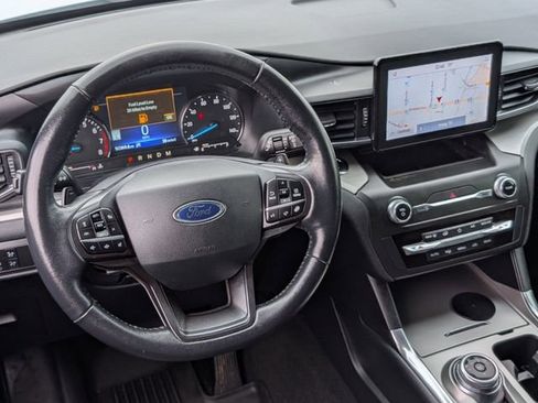 Used 2020 Ford Explorer XLT w/ Equipment Group 202A image 11