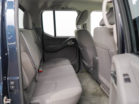 Used 2017 Nissan Frontier SV w/ SV Value Truck Package AWD/4WD image 12
