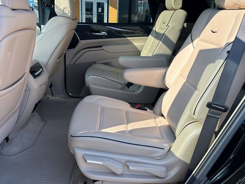 Used 2024 Cadillac Escalade Premium Luxury w/ Performance Package AWD/4WD image 25