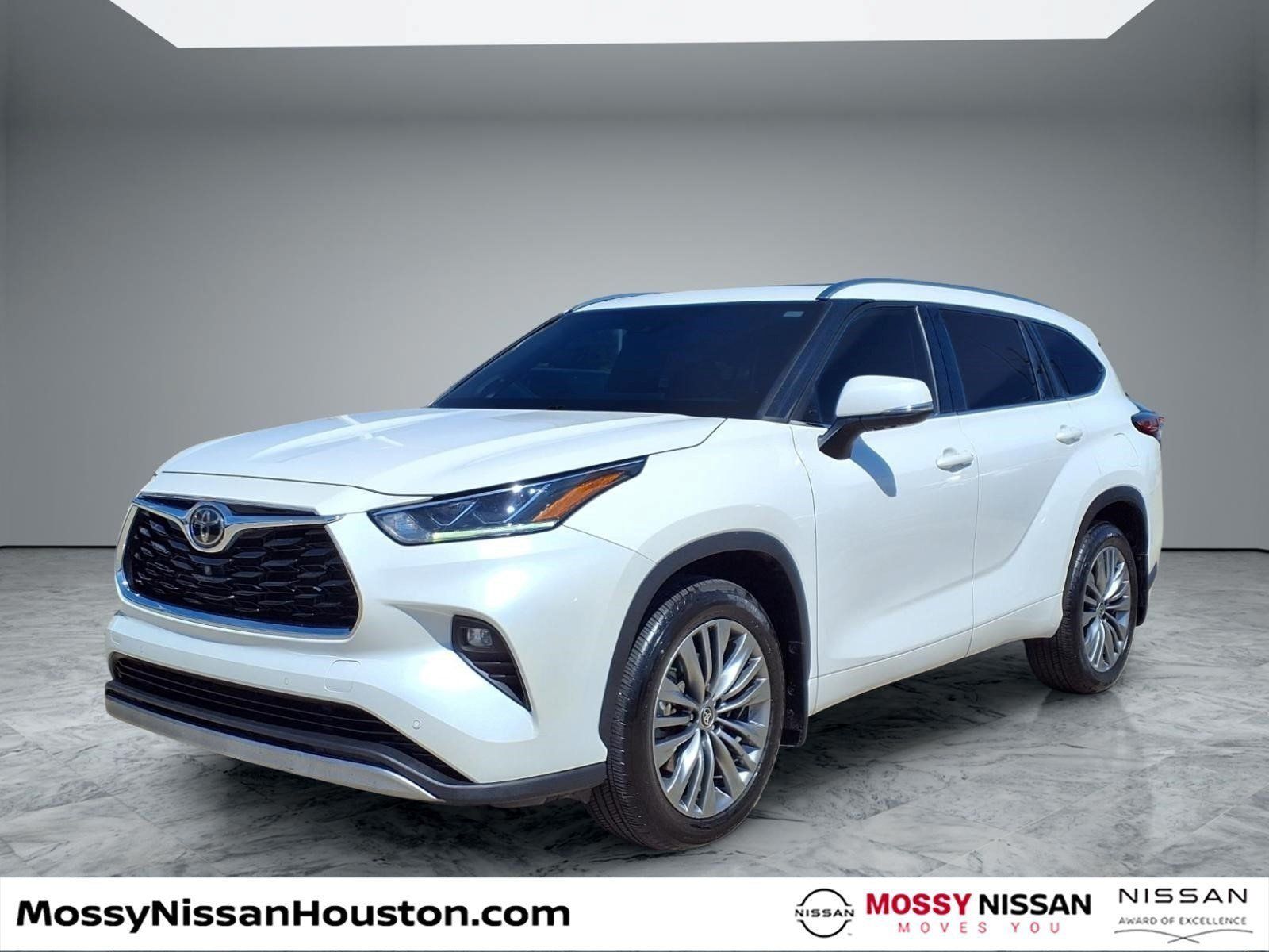 Used 2021 Toyota Highlander Platinum FWD image 4