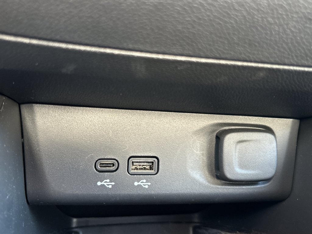 Used 2025 Buick Envista Sport Touring w/ Convenience I Package FWD image 27