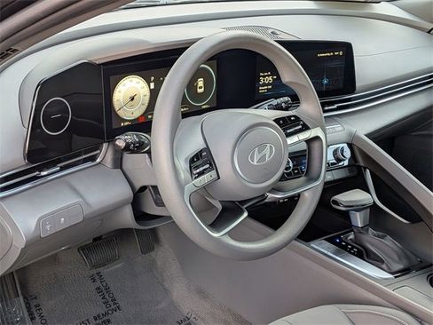 Used 2024 Hyundai Elantra SEL image 14