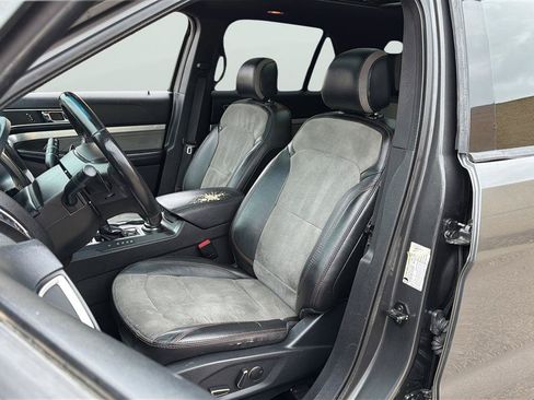 Used 2017 Ford Explorer XLT w/ Equipment Group 202A AWD/4WD image 12