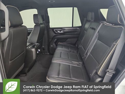 Used 2023 GMC Yukon SLT image 30