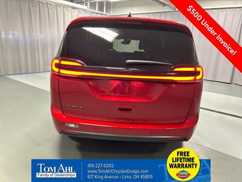 New 2026 Chrysler Pacifica Select image 6