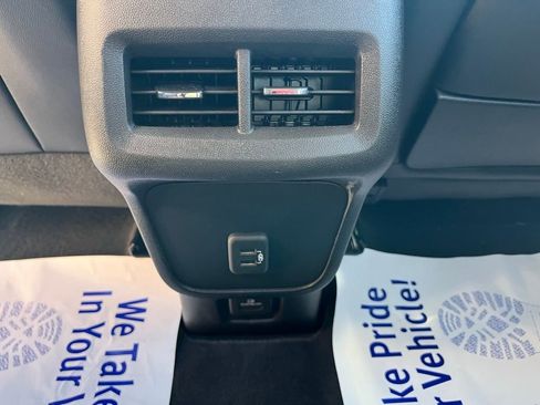 Used 2024 GMC Terrain SLT image 25