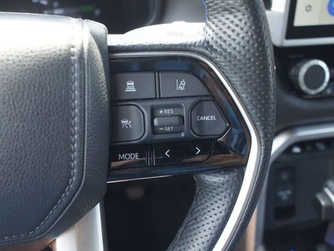 Used 2023 Toyota Sequoia Platinum AWD/4WD image 11