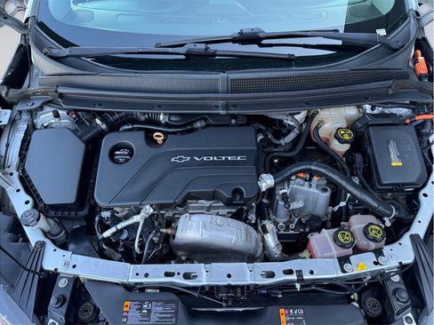 Used 2017 Chevrolet Volt Premier w/ Driver Confidence II Package FWD image 8
