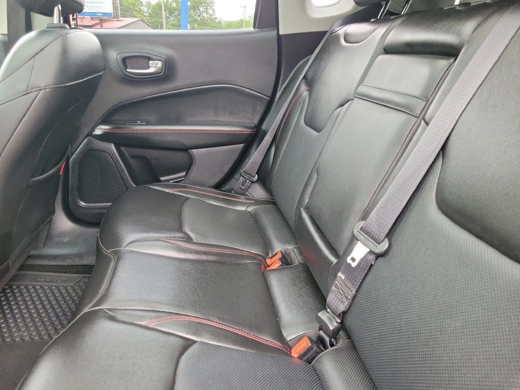 Used 2018 Jeep Compass Trailhawk w/ Leather Interior Group AWD/4WD image 12