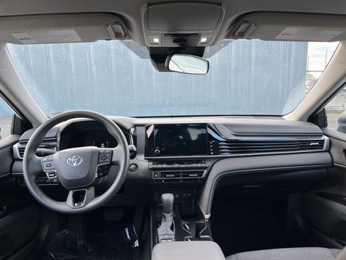 Used 2025 Toyota Camry LE image 32
