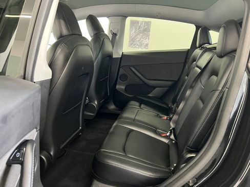 Used 2021 Tesla Model Y Long Range image 12