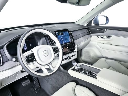 New 2026 Volvo XC90 T8 Ultra w/ Protection Package Premier AWD/4WD image 4