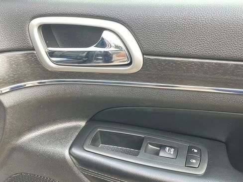 Used 2018 Jeep Grand Cherokee Limited AWD/4WD image 13