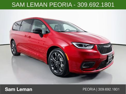 New 2026 Chrysler Pacifica Select FWD image 1