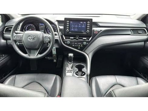 Used 2022 Toyota Camry SE FWD image 18