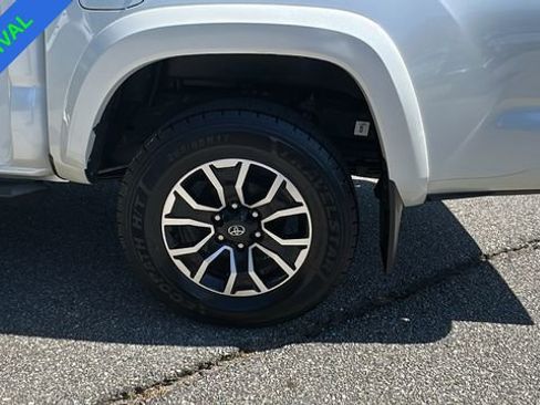 Used 2023 Toyota Tacoma TRD Sport AWD/4WD image 19