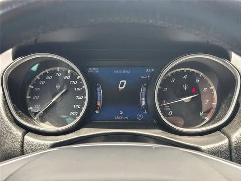 Used 2018 Maserati Levante image 13