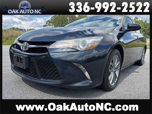 Used 2017 Toyota Camry SE FWD image 1