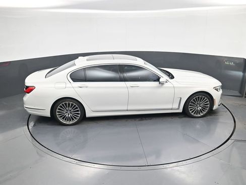 Used 2021 BMW 740i image 22