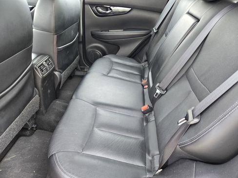 Used 2018 Nissan Rogue Sport SL w/ SL Premium Package image 9