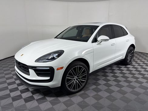 Certified 2024 Porsche Macan AWD/4WD image 1