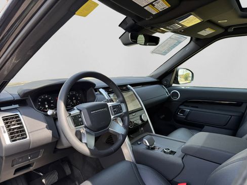 Used 2025 Land Rover Discovery S AWD/4WD image 39
