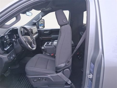 Used 2025 Chevrolet Silverado 3500 LT image 9