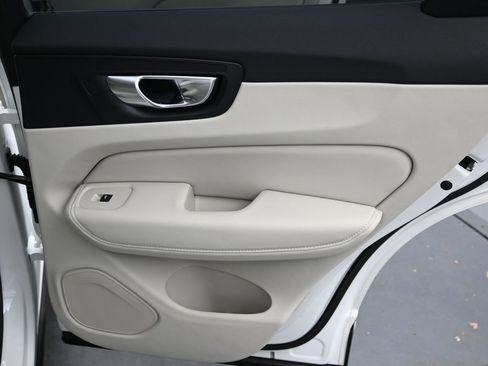 New 2026 Volvo XC60 B5 Ultra w/ Climate Package image 16