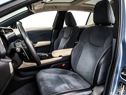 Used 2023 Lexus RZ 450e Premium image 18