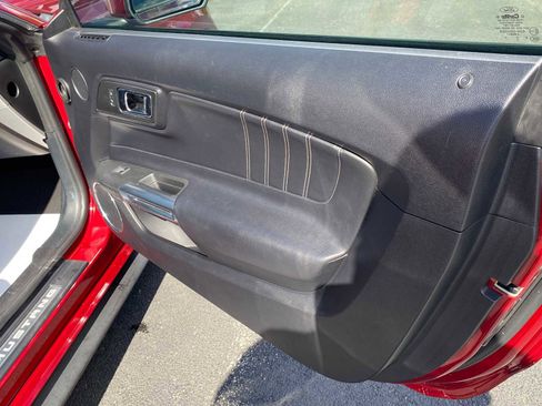 Used 2017 Ford Mustang Premium image 31