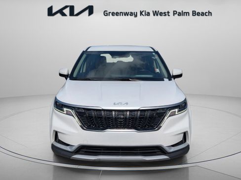 Used 2023 Kia Carnival LX FWD image 2