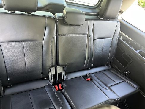 Used 2023 Ford Expedition XLT AWD/4WD image 24