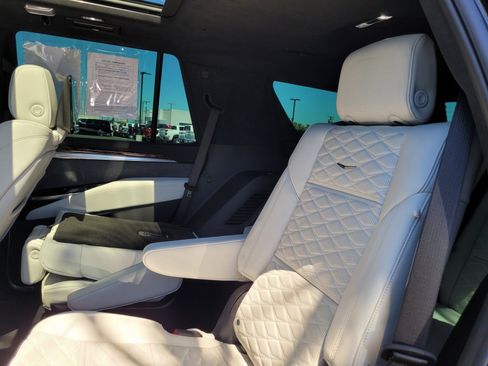Certified 2025 Cadillac Escalade Sport Platinum AWD/4WD image 14