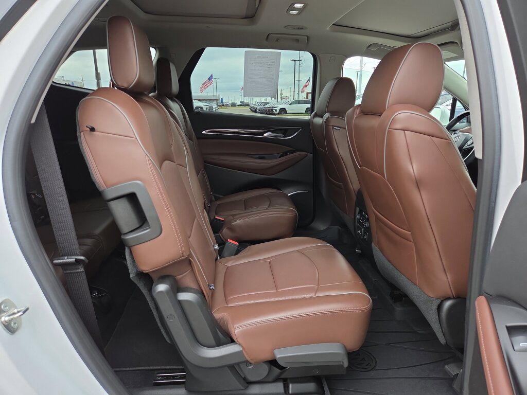 Used 2018 Buick Enclave Avenir w/ Avenir Technology Package FWD image 16