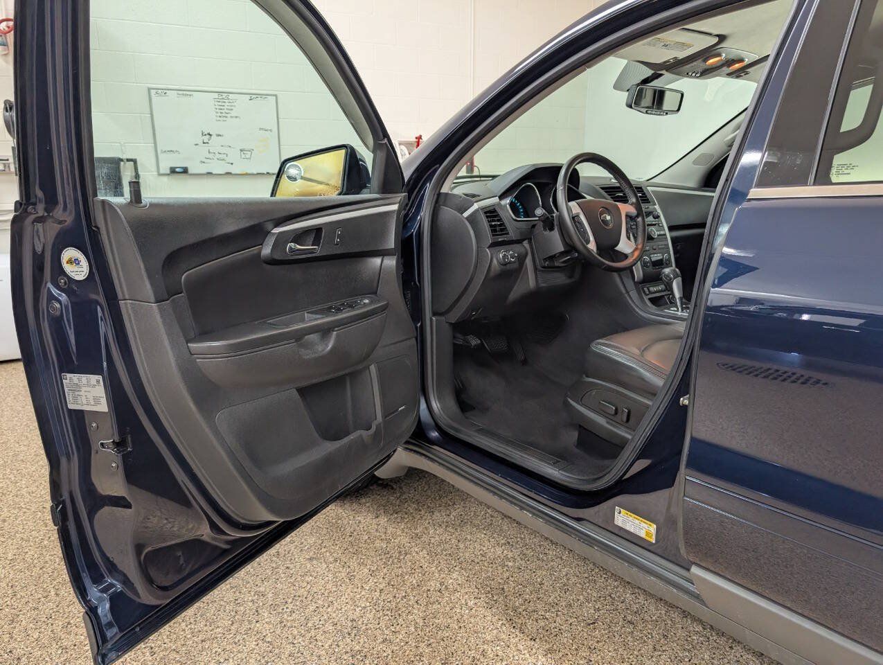 Used 2012 Chevrolet Traverse LT FWD image 6